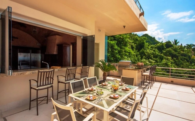 Sunny Vacation Villa 95