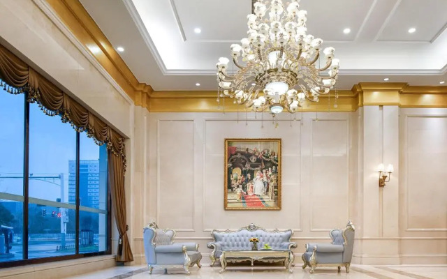 Vienna International Hotel (Nanjing Zhushan Road Metro Station)