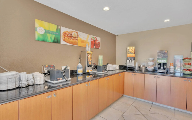 Quality Inn near Six Flags Discovery Kingdom - Napa Valley