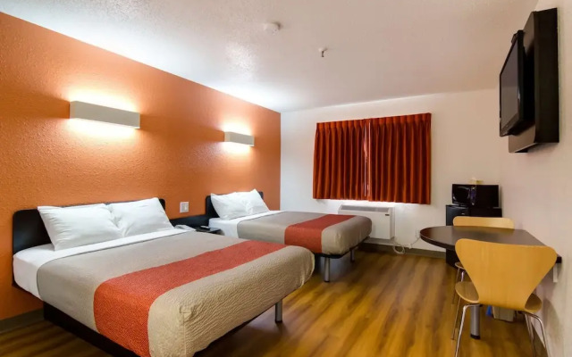 Motel 6 Kerrobert, SK