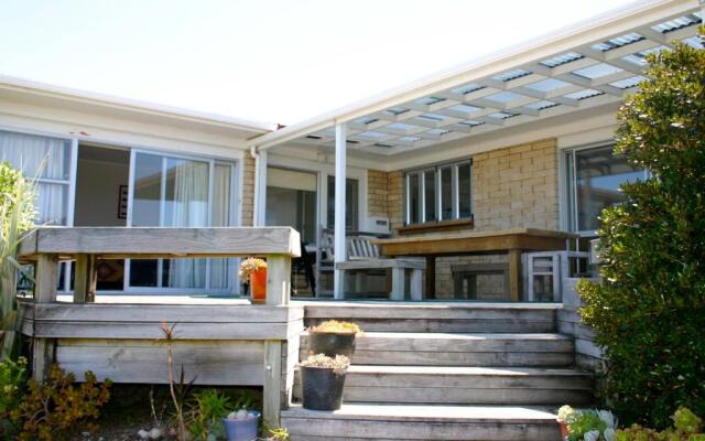 Twin Views - Waihi Beach Holiday Home
