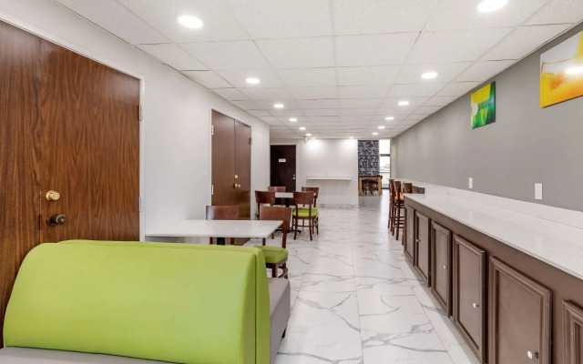 Quality Inn & Suites Sulphur Springs