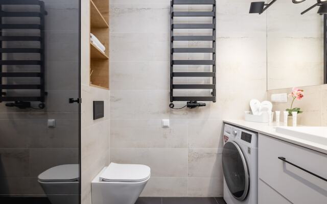 Bright Apartment Kraków by Renters