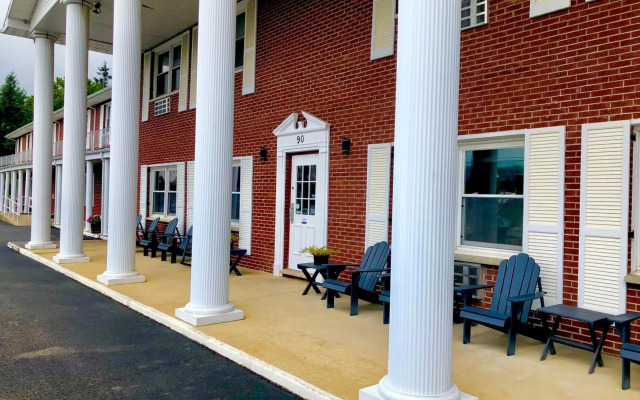 Bicentennial Inn