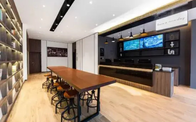 HanTing Hotel (Zhengzhou Huanghe Road Subway Station)