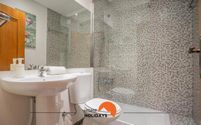 #094 Lovely Oura Beach Flat Only 5m NewTown