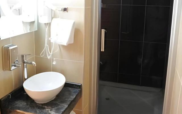 Izmit Saray Hotel