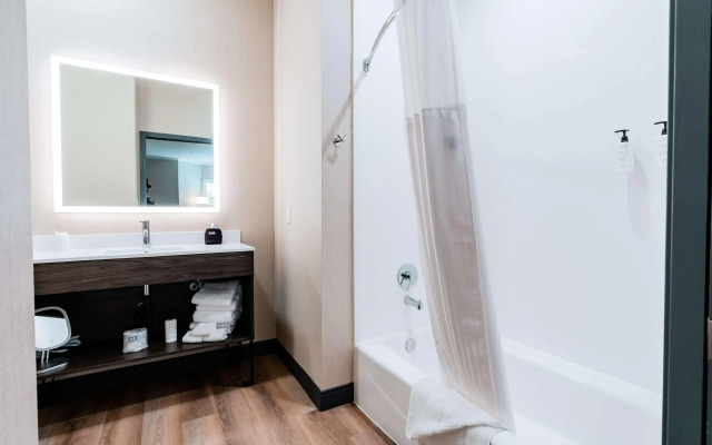 Hotel NoBo Cascade, Tapestry Collection by Hilton