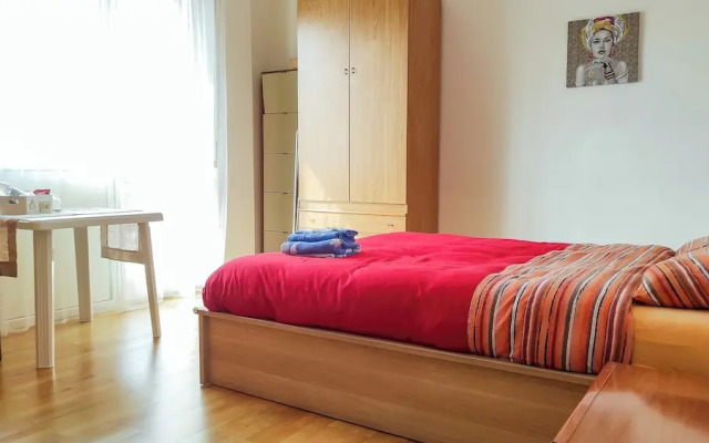 Room-large Double Room in Central Downto