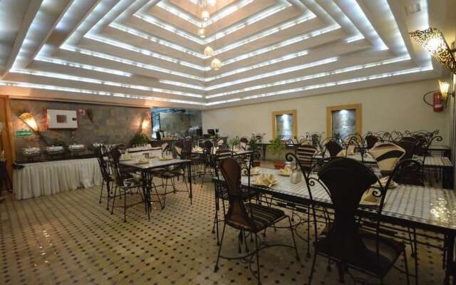 Hotel Pyramides