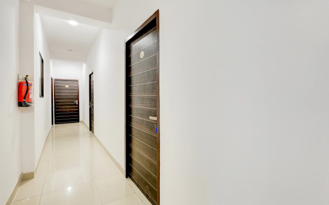 Collection O Sector 7 Dwarka Formerly Aakarshan Residency