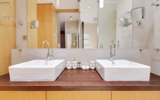 Fabulous House : a Gem in Chic Western Paris