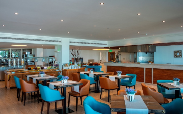 Queen's Bay Hotel
