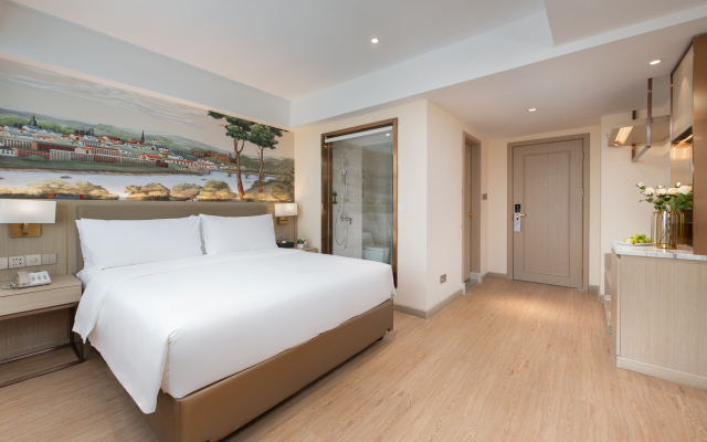 Vienna Hotel (Beihai Weizhou Island Lanqiao seaview shop)