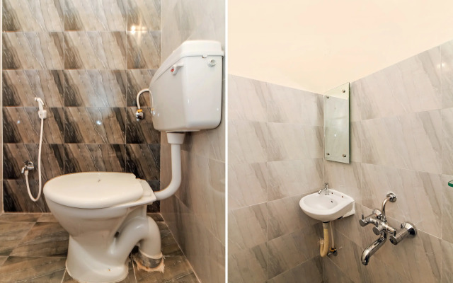 Royal Emirates Banjara by OYO Rooms