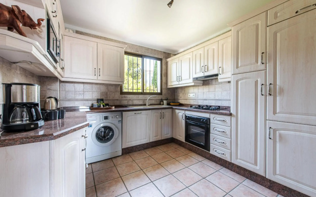 Algarrobo In Nerja With 2 Bedrooms And 2 Bathrooms