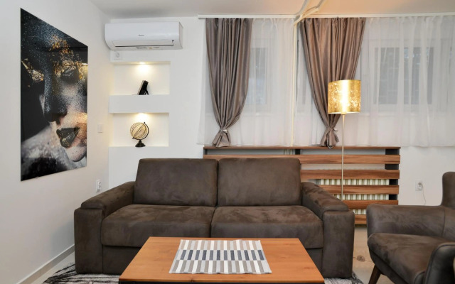 River & Bike Apartment