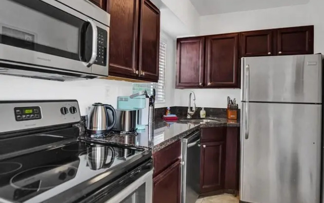 Lovely 1- Bedroom Rental Unit With Pool