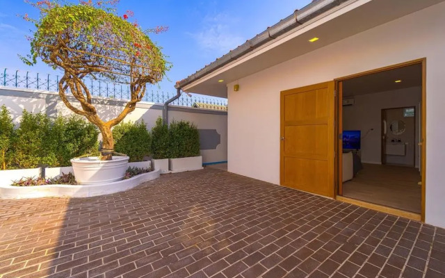 5 Bedroom Pool Villa In City Center- Bv1