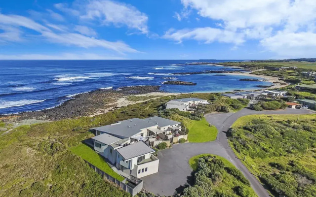 Hearn's Beachside Villa 9