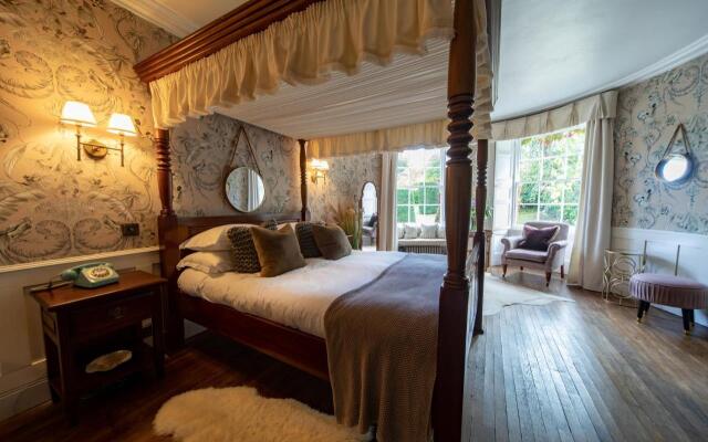Burleigh Court Cotswols