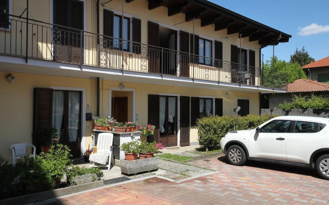 Petalo Bianco 100m From Lake