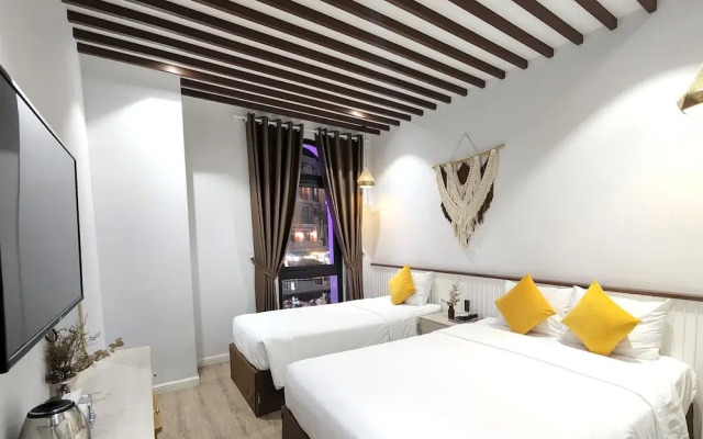 Riverside Mini Hotel Grand World