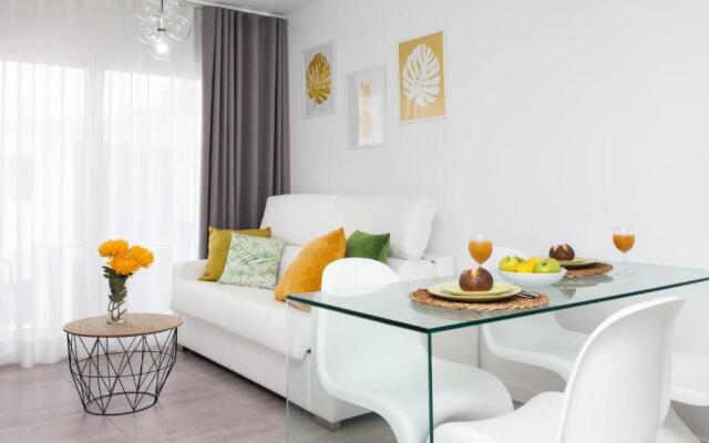 COOL Apartment NEAR Beach Pool & AC 1