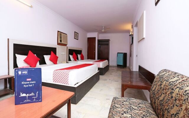 OYO 11858 Hotel Shiv Murti Grand