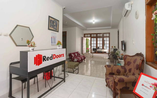 RedDoorz Syariah near Exit Toll Jatiwarna 2