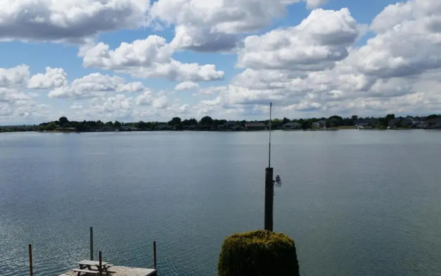 Lakeshore Inn Water Front