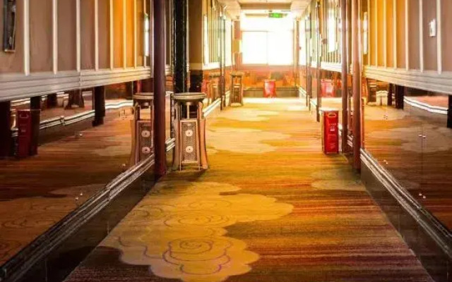 Five seasons  Hotel (Xinyang East high speed railway station store)