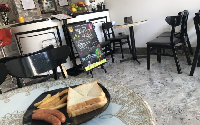 Babycat Guesthouse & Cafe