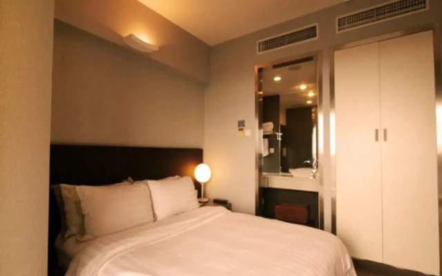 Yi-Wu Commatel Hotel