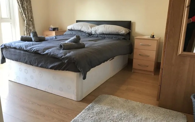 Holmbury Gardens B&B