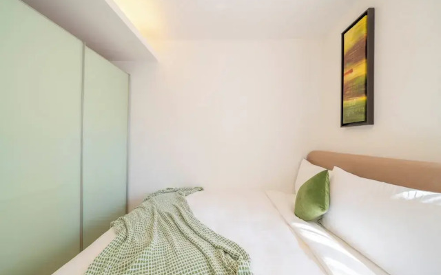 Tyms Luxury 2BR 1BA Apt Xujiahui Shops