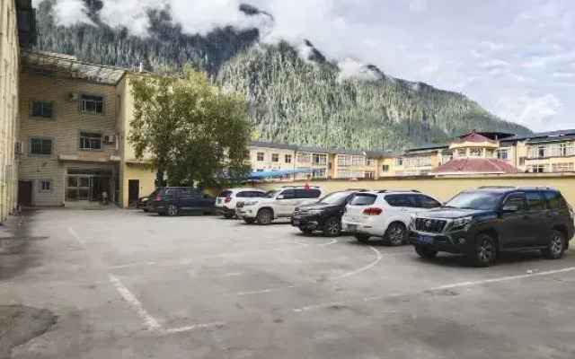 Hotels in Pomigzhi