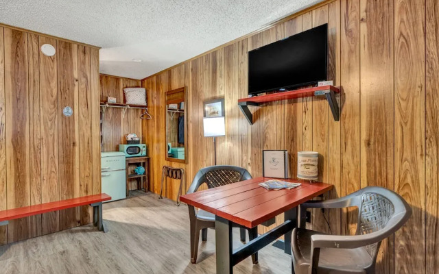Reel Inn and Lodge