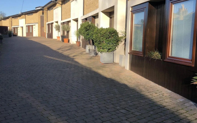 Zulu Mews