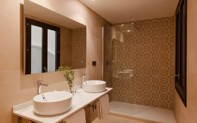 Los Arcos Hotel Gothic Quarter, Sonder