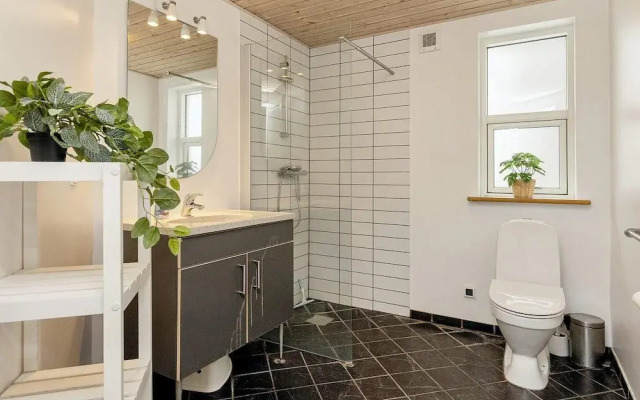 10 Person Holiday Home in Vaeggerlose