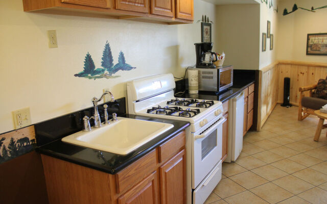Rodeway Inn & Suites Fireside Lodge