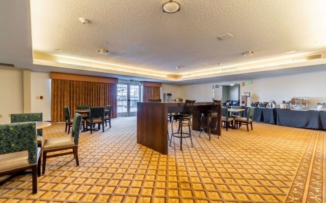 Holiday Inn Express & Suites Englewood Denver South by IHG