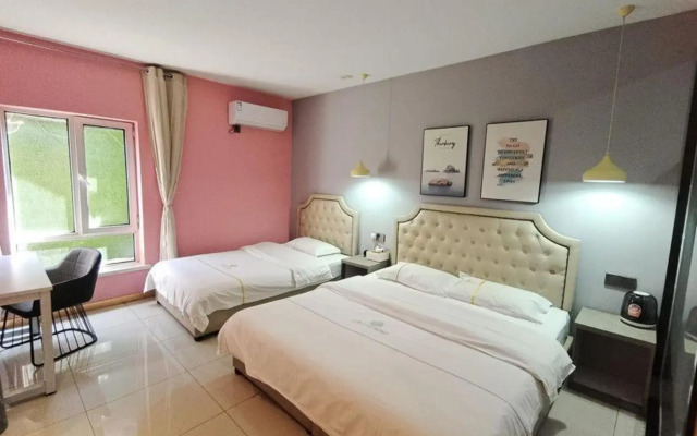 Dalian impression space Inn