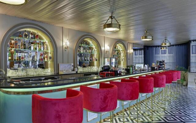 Swaroop Vilas - Lake Facing Boutique Hotel