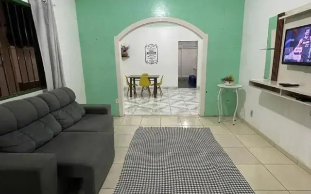 Casa térrea a 2 min da praia dos anjos