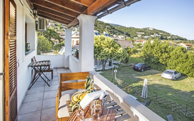 Nikolouzos Sunny Estate