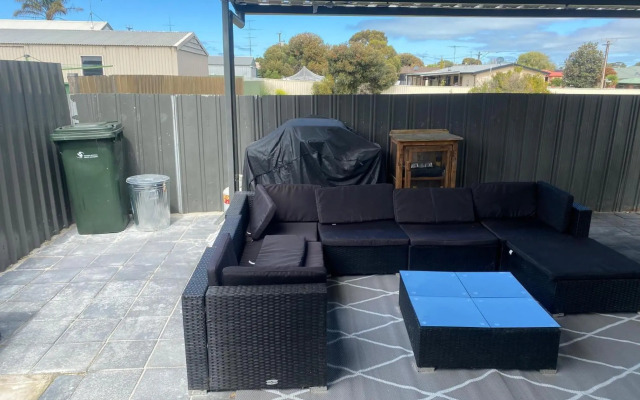 Investigator Beach Breeze Apartments U3