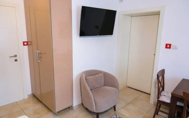 Qumi Apartments