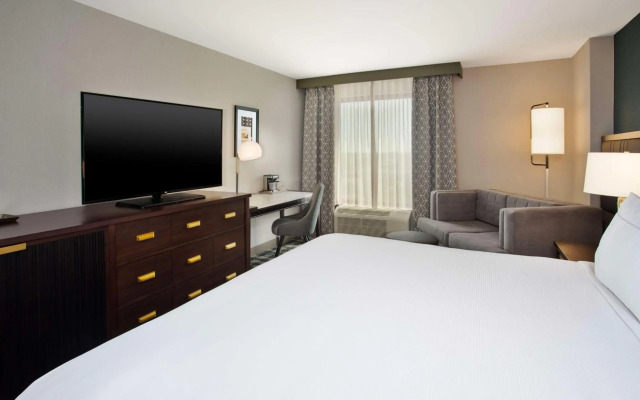 DoubleTree by Hilton Lansing